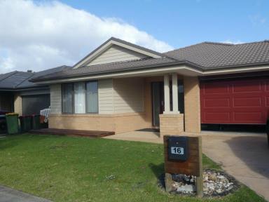 House For Lease - VIC - Bairnsdale - 3875 - FOUR BEDROOM HOME CLOSE TO SCHOOLS  (Image 2)