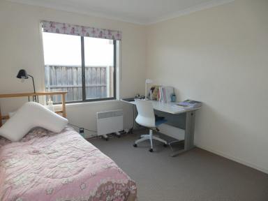 House For Lease - VIC - Bairnsdale - 3875 - FOUR BEDROOM HOME CLOSE TO SCHOOLS  (Image 2)