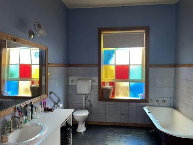 House For Lease - VIC - Bairnsdale - 3875 - LARGE PERIOD HOME  (Image 2)