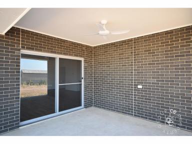 House For Lease - SA - Mannum - 5238 - Beautifully Presented Newly Built Home  (Image 2)