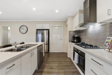 House For Sale - VIC - Warragul - 3820 - Spacious Family Living with Side Access (Image 2)