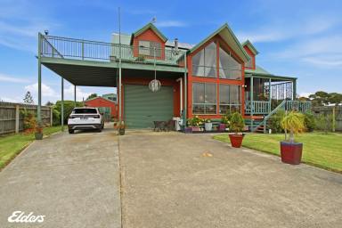 House For Sale - VIC - Port Albert - 3971 - ATTENTION FAMILIES!  (Image 2)