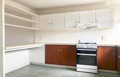 Unit For Lease - VIC - Mentone - 3194 - 2 STOREY TOWNHOUSE IN THE HEART OF MENTONE  (Image 2)