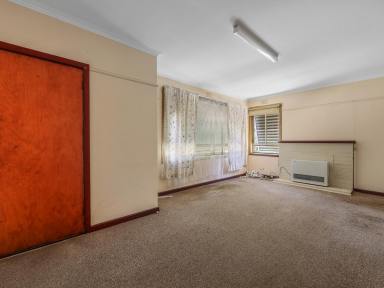 House Auction - VIC - Hamilton - 3300 - AUCTION (Image 2)