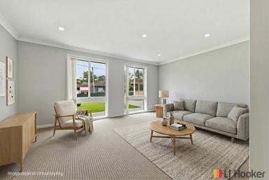 House For Sale - NSW - Batehaven - 2536 - Looking for somewhere to park the Boat and Caravan? Then this one is for you !  (Image 2)