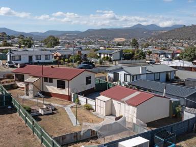 House For Sale - TAS - New Norfolk - 7140 - Charming Family Living (Image 2)