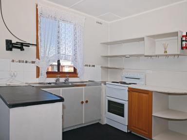 House For Sale - TAS - New Norfolk - 7140 - Charming Family Living (Image 2)