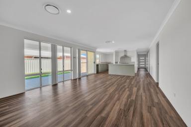 House For Sale - WA - Webberton - 6530 - NOW SELLING - SENSATIONAL BRAND NEW 4x2 HOME - NEVER LIVED IN! (Image 2)