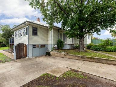 House For Sale - NSW - Bega - 2550 - DOUBLE BLOCK IN THE HEART OF BEGA  (Image 2)