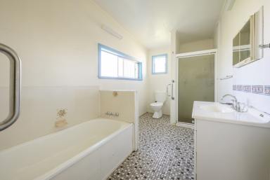 House For Lease - NSW - Grafton - 2460 - LARGE 4 BEDROOM HOUSE WITH COTTAGE CHARM  (Image 2)