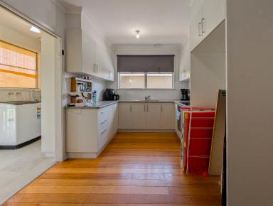 House For Sale - VIC - Swan Hill - 3585 - Quiet Court Living with Everyday Convenience  (Image 2)