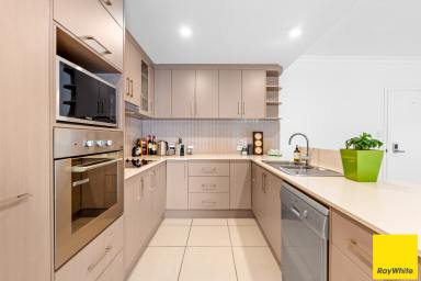 Apartment Auction - QLD - Palm Cove - 4879 - Executive Coastal Living in a Premium Palm Cove Position  (Image 2)