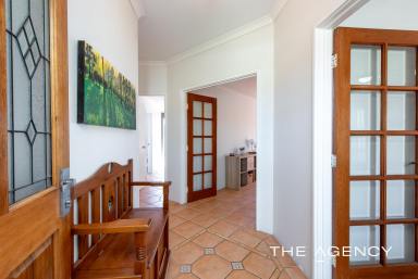 House For Sale - WA - Mindarie - 6030 - Simply Comfortable!  (Image 2)