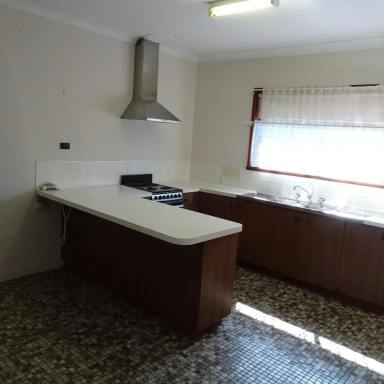 Unit For Lease - NSW - East Albury - 2640 - 3 Bedroom unit close to Albury CBD  (Image 2)