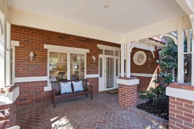 House For Sale - WA - Kardinya - 6163 - Graceful Living on a Generous Scale!  (Image 2)