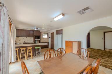 House For Sale - VIC - Sea Lake - 3533 - Extremely comfortable home in Sea Lake! (Image 2)