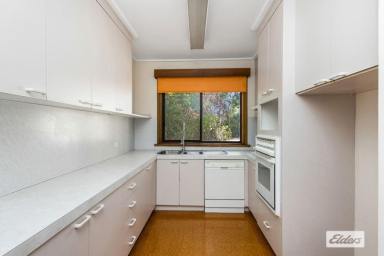 House For Lease - VIC - Strathdale - 3550 - Spacious Family Home in Quiet Strathdale Location  (Image 2)