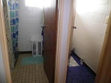 Apartment For Lease - QLD - Trebonne - 4850 - NEAT & TIDY FURNISHED UNIT...  (Image 2)