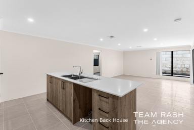 House For Sale - WA - Bullsbrook - 6084 - URGENT INVESTOR ALERT !!  (Image 2)