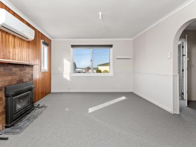 House For Lease - TAS - Mayfield - 7248 - Perfect Family Home  (Image 2)