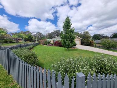 House For Sale - NSW - Bundanoon - 2578 - Large Family Home on Corner Block - Potential Subdivision STCA  (Image 2)