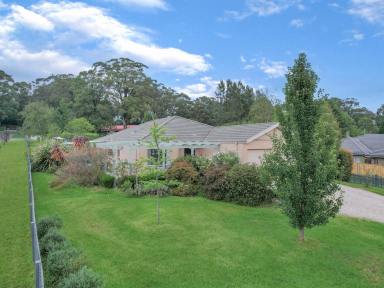 House For Sale - NSW - Bundanoon - 2578 - Beautifully Presented Home with Room for the Whole Family  (Image 2)