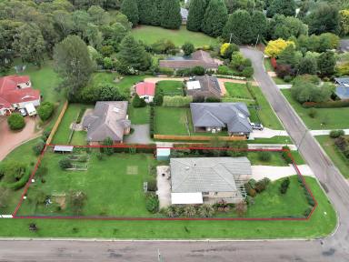 House For Sale - NSW - Bundanoon - 2578 - Large Family Home on Corner Block - Potential Subdivision STCA  (Image 2)