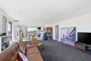 House For Lease - TAS - Lenah Valley - 7008 - Spacious 4 Bedroom Family Home  (Image 2)