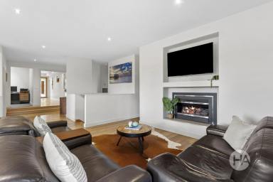 House For Sale - VIC - Mount Martha - 3934 - Expansive Family Retreat Backing onto Bushland  (Image 2)