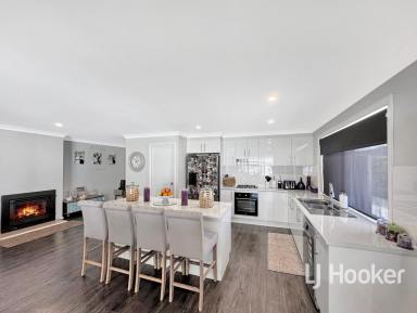 House For Sale - NSW - Inverell - 2360 - Space, Style & Comfort  (Image 2)