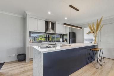 House For Sale - VIC - Strathfieldsaye - 3551 - Spacious Family Living In Sought After Location  (Image 2)