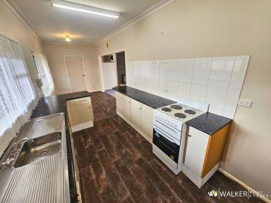 House For Sale - VIC - Kyabram - 3620 - Affordable Classic Red Brick Veneer Home  (Image 2)