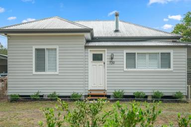 House For Sale - NSW - Limeburners Creek - 2324 - RENOVATED COUNTRY RETREAT!  (Image 2)