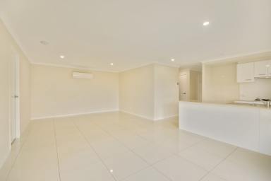 Unit For Lease - QLD - Wyreema - 4352 - Views overlooking the Valley! (Image 2)
