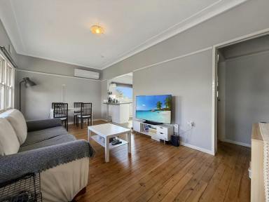 House For Sale - NSW - Young - 2594 - What A Great Starter!  (Image 2)