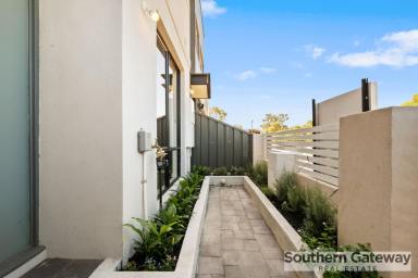 House For Sale - WA - Orelia - 6167 - BRAND NEW & NEVER LIVED IN, STYLISH TWO STOREY LIVING (Image 2)