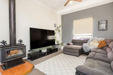 House For Sale - VIC - Irymple - 3498 - TIMELESS CHARACTER ON A QUARTER ACRE  (Image 2)