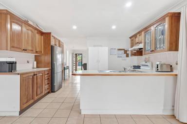 House For Sale - NSW - Goulburn - 2580 - Dream Living in Paradise Place!  (Image 2)