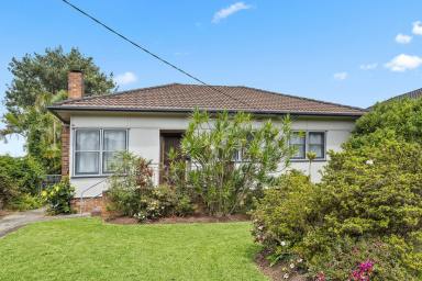 House For Sale - NSW - Mount Saint Thomas - 2500 - Mount Saint Thomas Near-Level Home on 847m2  (Image 2)