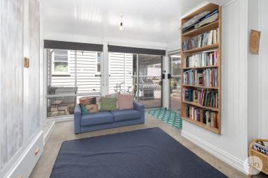 House For Sale - VIC - Golden Point - 3350 - Versatile Family Living Just Minutes From The CBD  (Image 2)