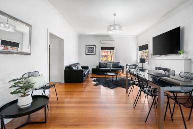 House For Sale - VIC - Bendigo - 3550 - PRIME INVESTMENT OPPORTUNITY IN TREE LINED CENTRAL BENDIGO LOCATION  (Image 2)