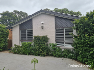 House For Sale - NSW - North Nowra - 2541 - A home for two families  (Image 2)