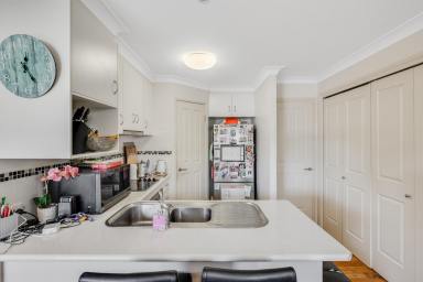 Townhouse For Sale - QLD - Harlaxton - 4350 - Modern Living in Prime Location  (Image 2)