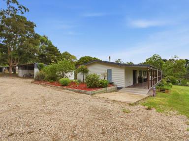 House For Sale - VIC - Nicholson - 3882 - 16 ACRES OF LIFESTYLE PROPERTY WITH AMPLE  SHEDDING  (Image 2)