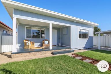 House For Sale - VIC - Wodonga - 3690 - STRIKING APPEARANCE - NEWLY RENOVATED  (Image 2)