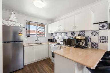 Duplex/Semi-detached For Sale - QLD - Kearneys Spring - 4350 - Duplex  - 2x2  plus - 3 bay shed - 721 sqm's.  (Image 2)