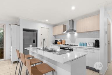 House For Sale - VIC - Hastings - 3915 - Modern Family Living in the Sought-After King’s Creek Estate  (Image 2)