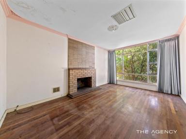 House For Sale - WA - Hamilton Hill - 6163 - Development Opportunity (STCA) in Ever-Popular Hamilton Hill  (Image 2)