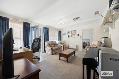House For Sale - VIC - Stawell - 3380 - Easy Living Close to Schools & Childcare  (Image 2)