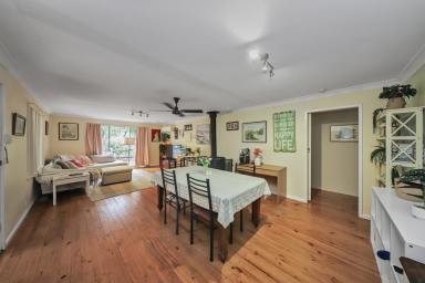 House For Sale - NSW - Tumut - 2720 - Brick Home!  (Image 2)